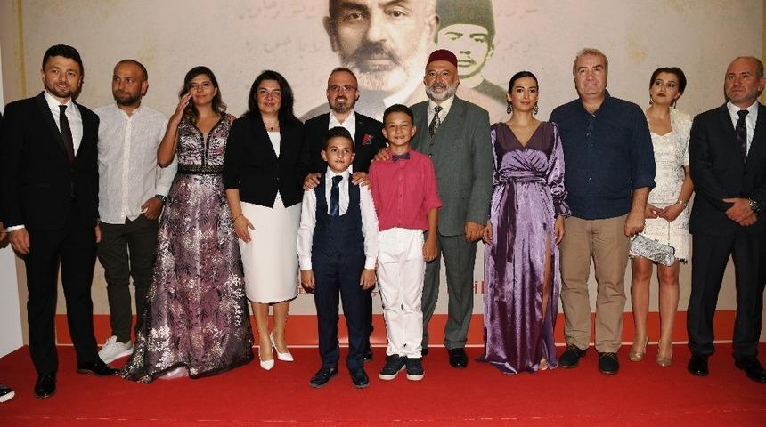 Akif Belgeseli b&uuml;y&uuml;k ses getirdi