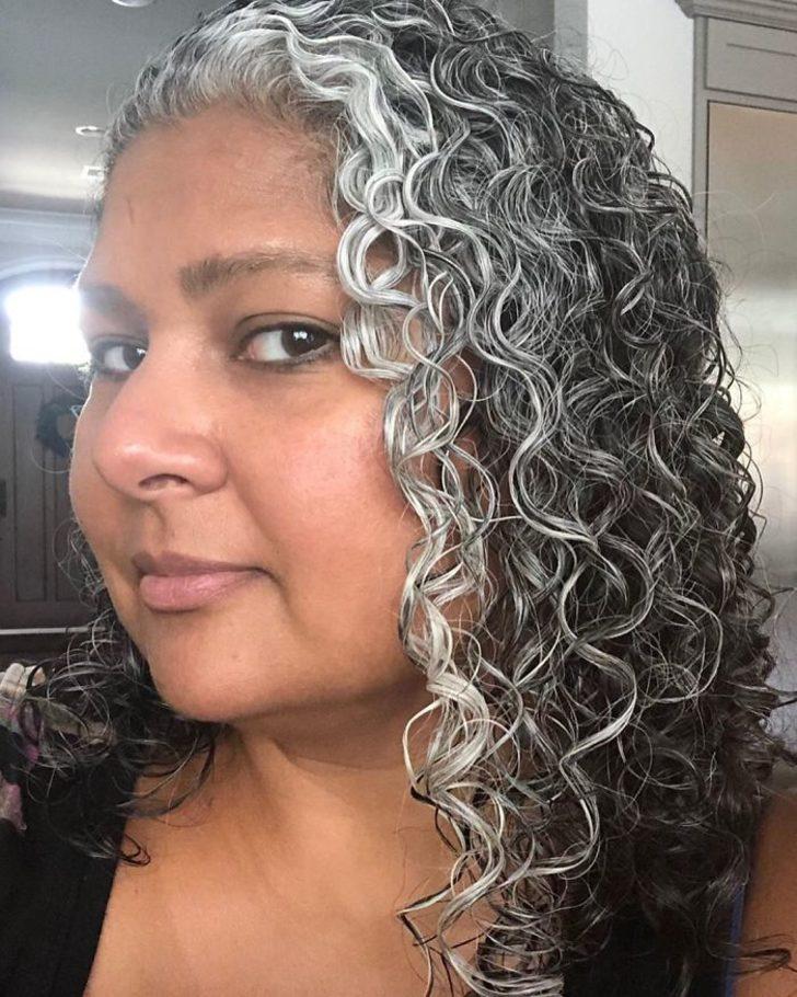 Bu kadınlar saçlarını boyamıyor! Beyazları ile gayet mutlular G1