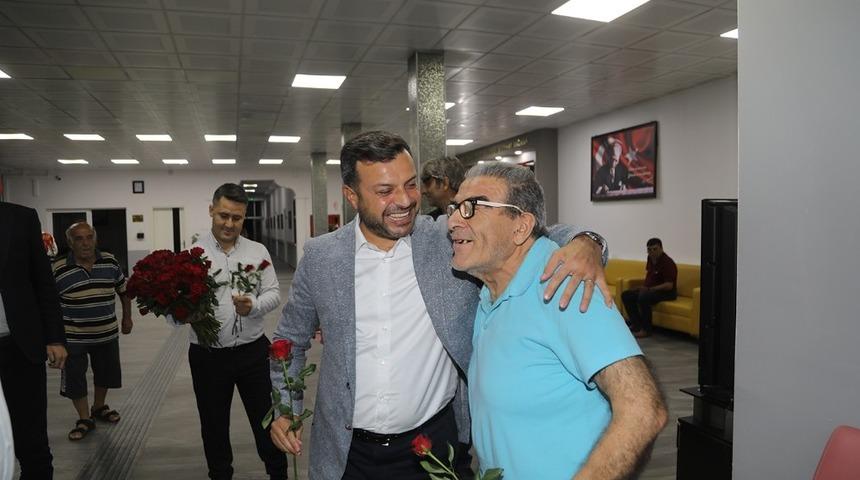 Kocaispir: "Ulu &ccedil;ınarlarımızın her zaman yanındayız"