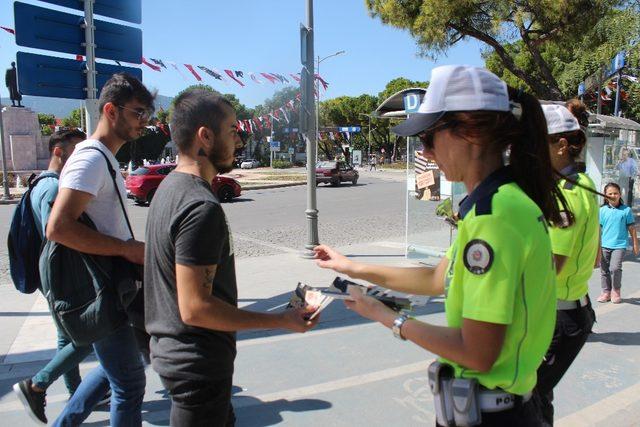 Muğla’da 966 kolluk personeli, yaya geçidinde nöbet tuttu