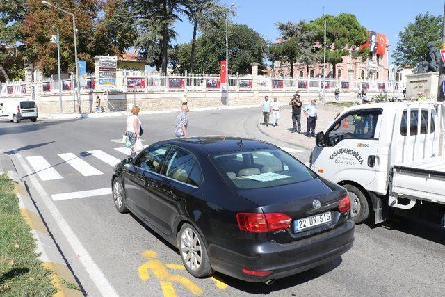 Vali Canalp ve minik öğrenciler yaya güvenliği için sahaya çıktı