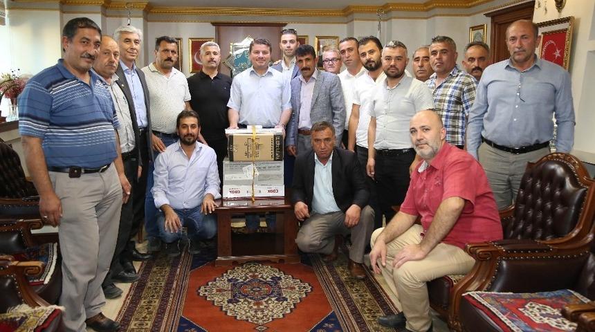 Aksaray Belediyesi, 19 mahalle muhtarına bilgisayar hediye etti