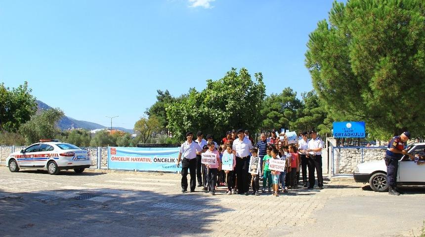 Muğla Jandarması 727 personelle &lsquo;Yaya n&ouml;betinde&rsquo;