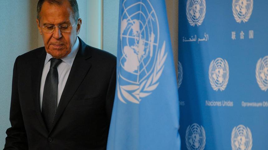 Lavrov edebi y&ouml;n&uuml;n&uuml; konuşturdu!