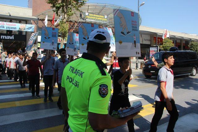 Malatya’da “Yaya geçidi nöbeti” etkinliği düzenlendi