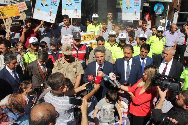 Malatya’da “Yaya geçidi nöbeti” etkinliği düzenlendi