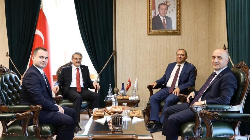İZDES Heyeti Vali Ekinci&rsquo;yi Ziyaret Etti