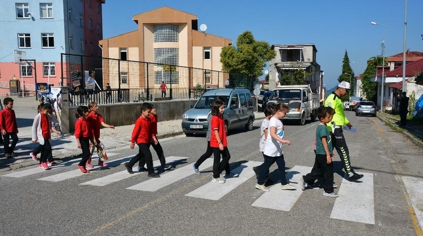 Kabad&uuml;z&rsquo;de &rsquo;Yaya Ge&ccedil;idi N&ouml;beti&rsquo; etkinliği