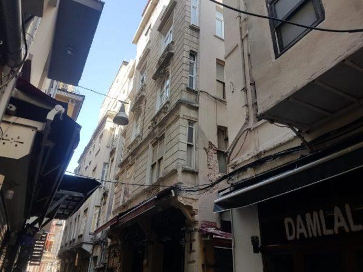 İstanbul'da panik anları! Bir binada çökme riski G1