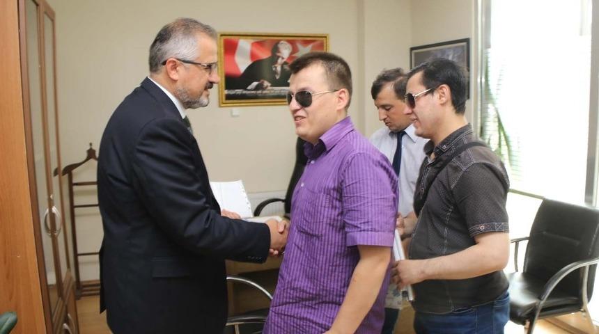 Başkan Kılı&ccedil; devreye girdi, g&ouml;rme engellilerin sorunu &ccedil;&ouml;z&uuml;ld&uuml;