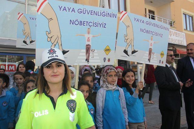 Hakkari’de “Yaya Güvenliğinin Nöbetçisiyiz” etkinliği