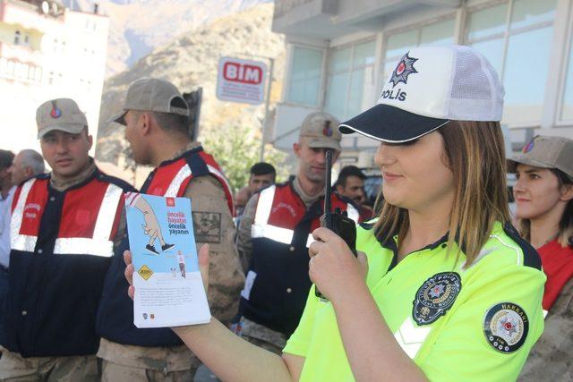 Hakkari’de “Yaya Güvenliğinin Nöbetçisiyiz” etkinliği