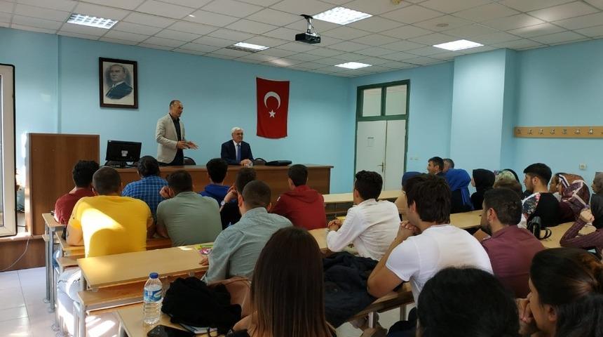Akyazı MYO&rsquo;da muhasebecilik semineri d&uuml;zenlendi