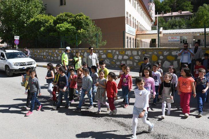 Çatak’ta ’Yaya Güvenliğinin Nöbetçisiyiz’ uygulaması G3