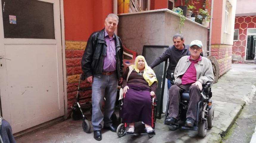 Engelli vatandaşa tekerlekli sandalye yardımı