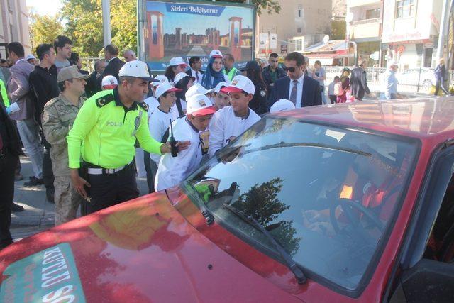 Bayburt’ta ‘Yaya Geçidi Nöbeti’ farkındalık etkinliği