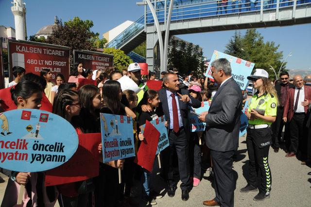 Tunceli'de 'Yaya güvenliğinin nöbetçisiyiz' etkinliği 
