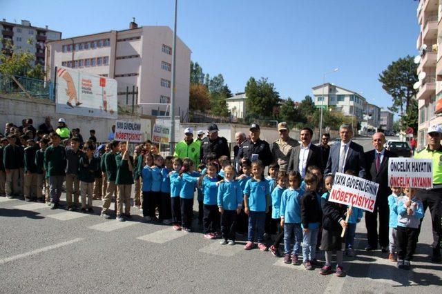 Sivas’ta etkinlikleri “Yaya Geçidi Nöbeti” farkındalık etkinlikleri