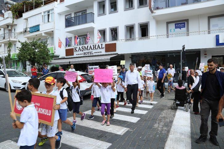 Kaş’ta ‘yaya güvenliği’ nöbeti G2