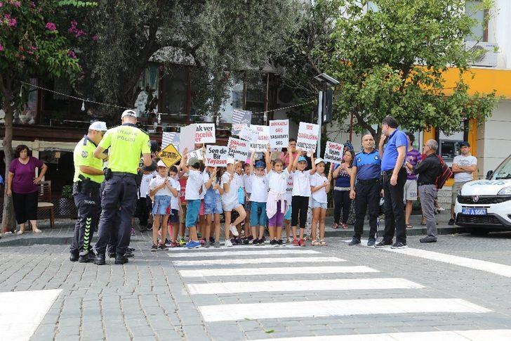 Kaş’ta ‘yaya güvenliği’ nöbeti G3
