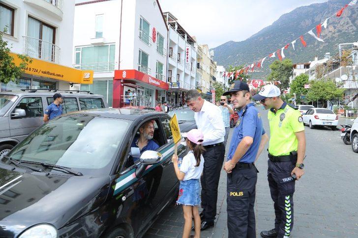 Kaş’ta ‘yaya güvenliği’ nöbeti G4