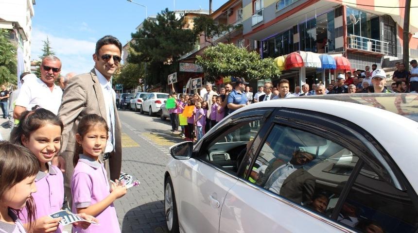 Demirci&rsquo;de yaya &ouml;ncelikli trafik uygulaması