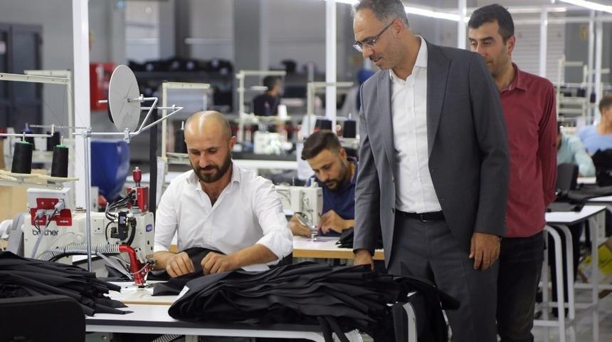 Kuş emek&ccedil;ilerle bir araya geldi