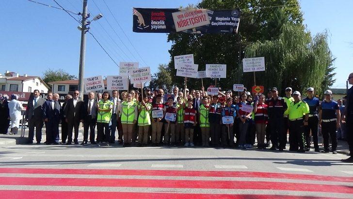 Düzce’de Yaya öncelikli trafik için nöbet tuttular G3