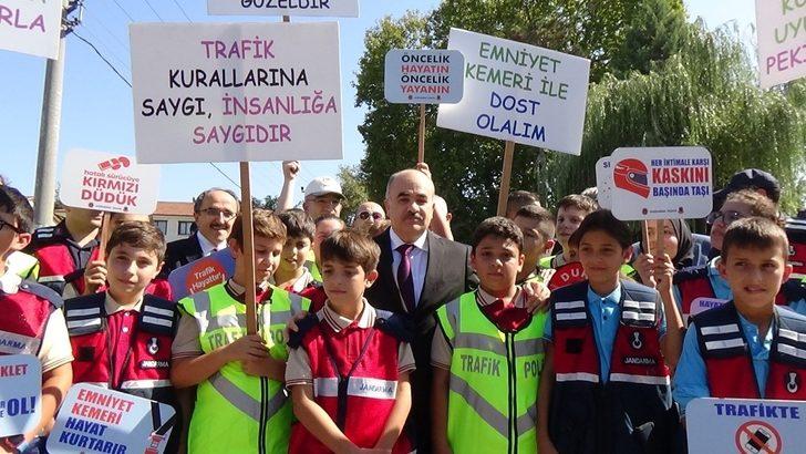 Düzce’de Yaya öncelikli trafik için nöbet tuttular G5