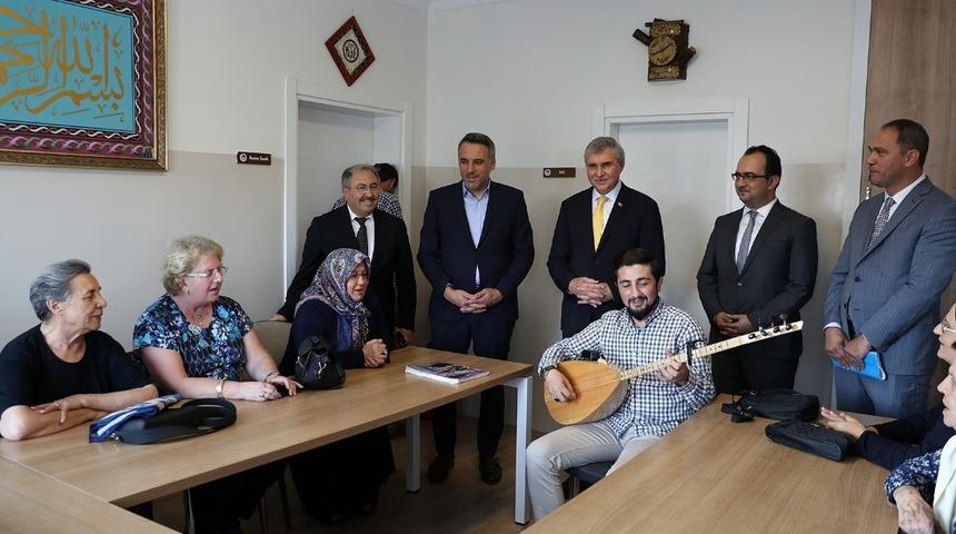 Başkan Yüce, “Toplumumuzun hafızası yaşlılarımızın her zaman yanında olacağız”