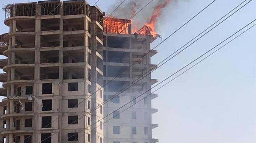 İnşaat halindeki binada yangın çıktı