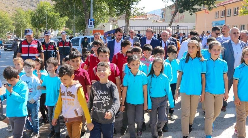 Başkan &Ouml;zt&uuml;rk: &rdquo;Trafikte riayet etmemiz gereken konu yayaların &ouml;nceliğidir&rdquo;