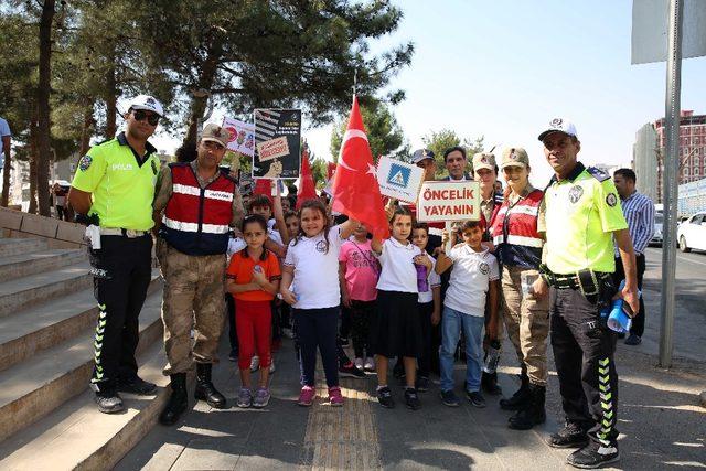Mardin’de ’Yaya Güvenliğinin Nöbetçisiyiz’ uygulaması