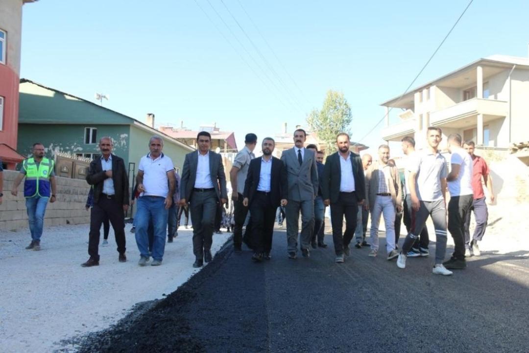 Edremit Belediyesinden kurbanlı asfalt sezonu a&ccedil;ılışı