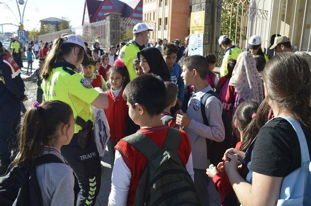 Ağrı’da “Yaya Güvenliğinin Nöbetçisiyiz” kampanyası