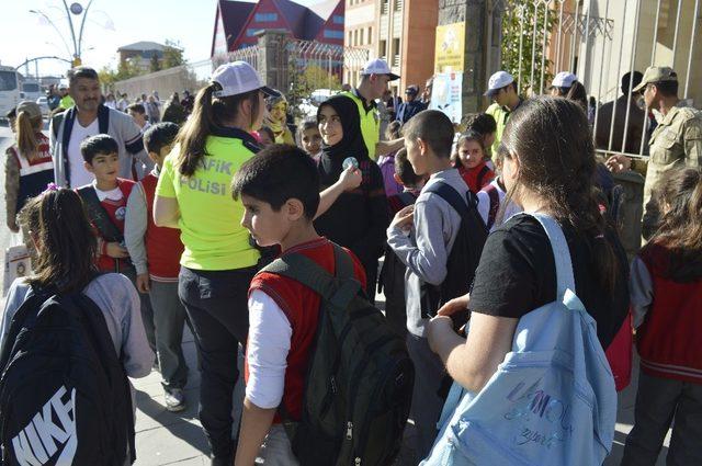 Ağrı’da “Yaya Güvenliğinin Nöbetçisiyiz” kampanyası