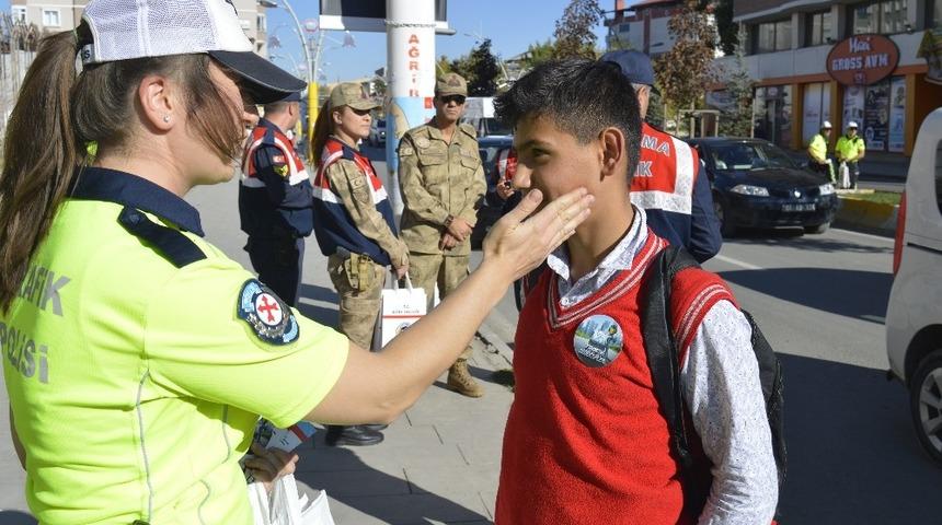 Ağrı&rsquo;da &ldquo;Yaya G&uuml;venliğinin N&ouml;bet&ccedil;isiyiz&rdquo; kampanyası