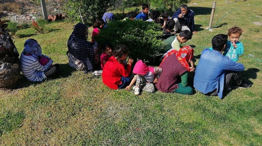 &Ccedil;anakkale&rsquo;de 24 m&uuml;lteci yakalandı