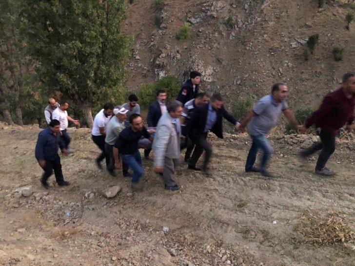 Otomobil uçuruma yuvarlandı: 2 yaralı G1