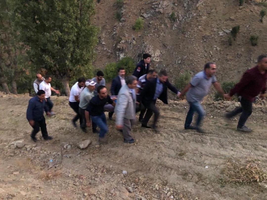 Otomobil u&ccedil;uruma yuvarlandı: 2 yaralı