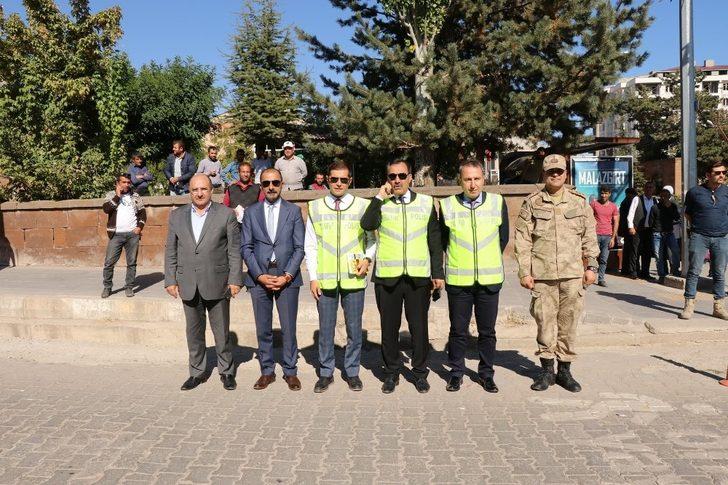 Ahlat’ta “Yaya Güvenliğinin Nöbetçisiyiz” uygulaması G4