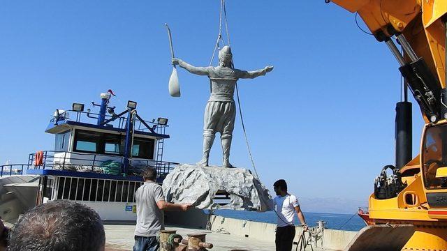 Hacı Bektaş Veli ve Pir Sultan Abdal heykeli, Ege Denizi'yle buluştu