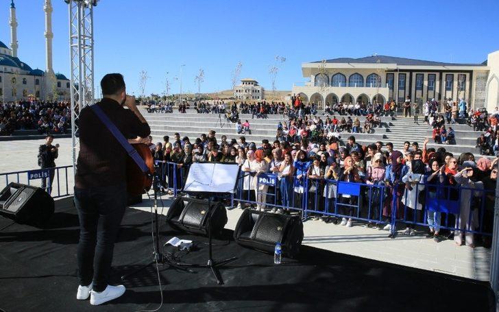 Bayburt Üniversitesi öğrencileri ‘Üniversitene Hoşgeldin!’ konserinde buluştu G4