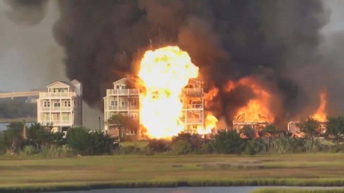 ABD'de b&uuml;y&uuml;k yangın! &Ccedil;ekilen g&ouml;r&uuml;nt&uuml;ler dehşete d&uuml;ş&uuml;rd&uuml;!