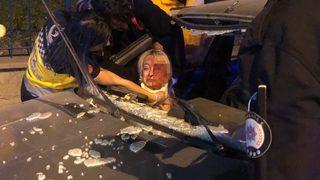 Ankara'da otomobil reklam panosuna çarptı: 1 yaralı