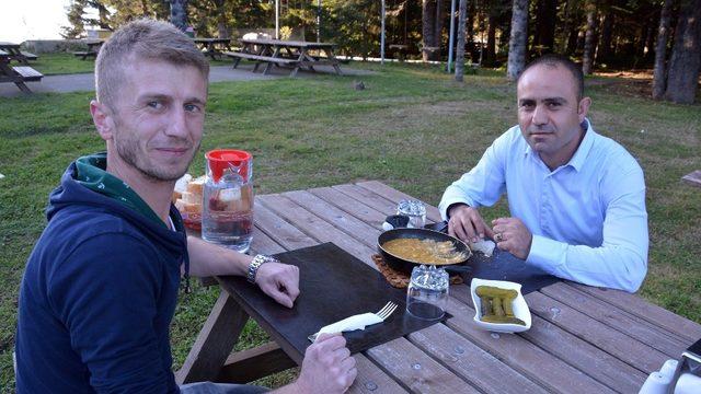 Rize’den geldi, Orduluları kuymakla tanıştırdı