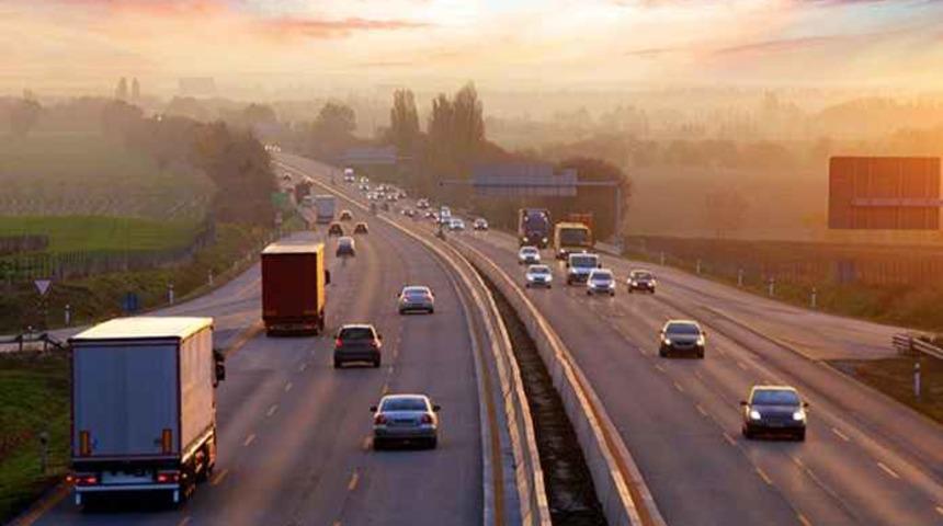 Otoyol tabelalarında şoke eden görüntü