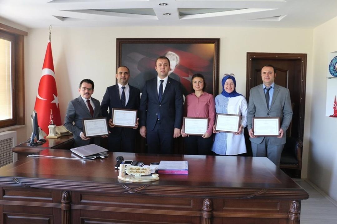 Proje geliştiren &ouml;ğretmenlere başarı belgesi verildi