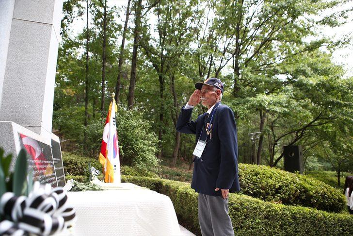 69 yıl sonra Güney Kore'ye giden gazi İlkimen, fotoğrafını görünce şaştı kaldı G2
