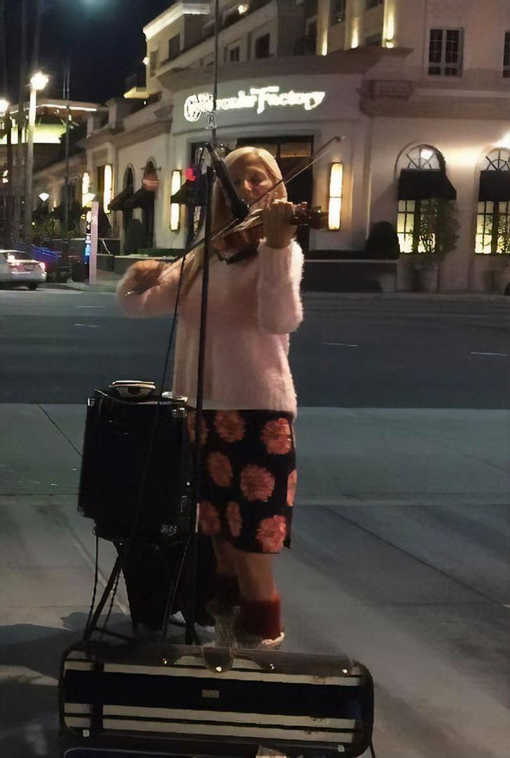 Metroda opera yapan evsiz kadın viral oldu! G4